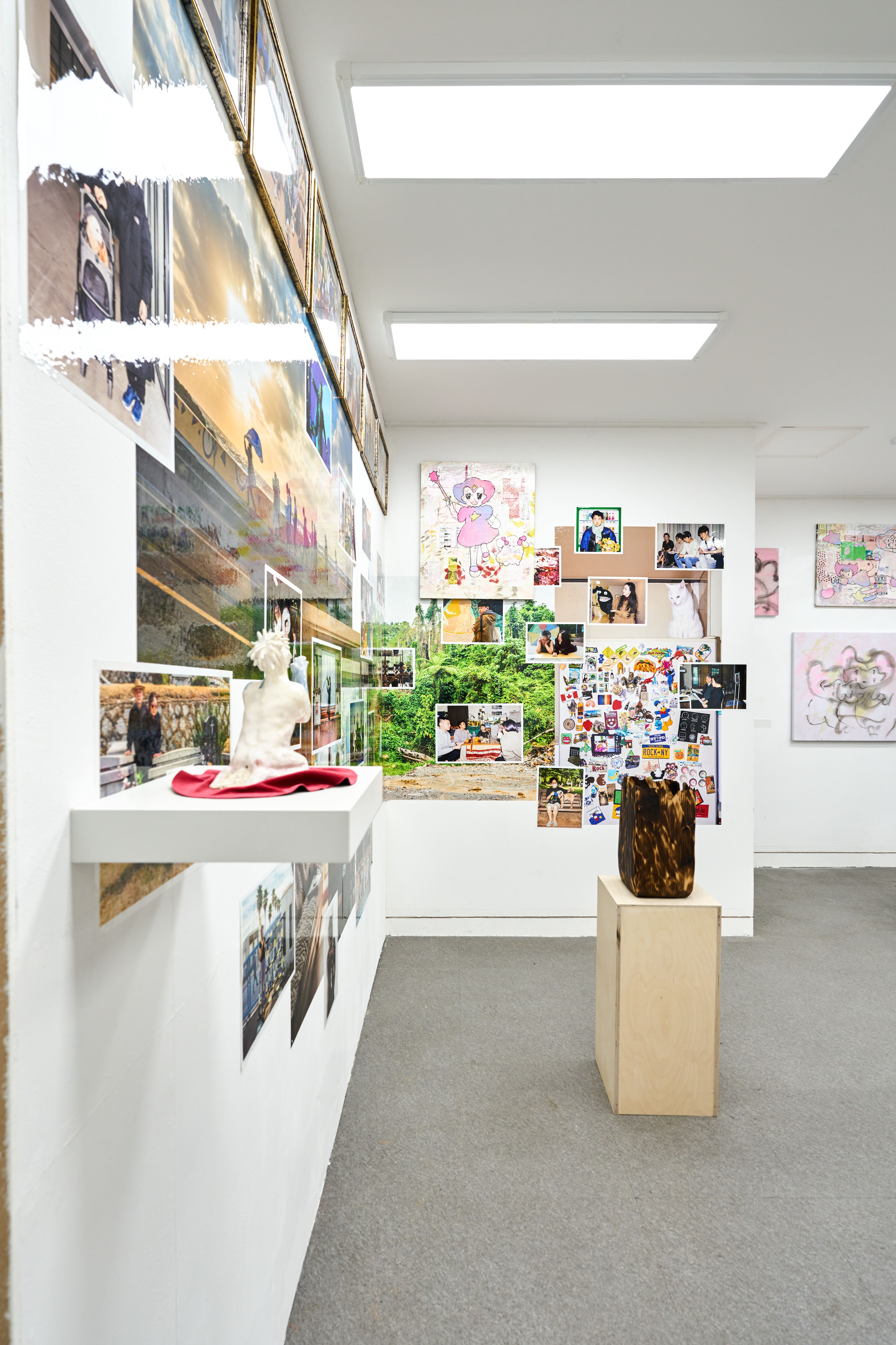 Exhibition view of  *Looking at the Blue World*, photographed by Chul-lim Choi